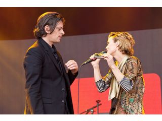 Vanessa Paradis et Benjamin Biolay remettent ça avec "Pas besoin de permis" - illustration 2